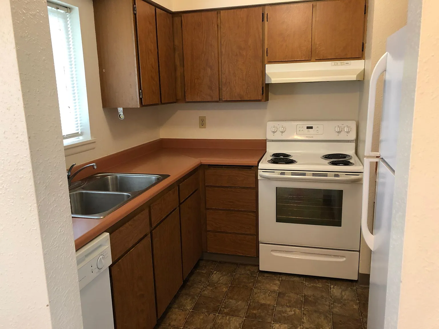 2 bed, 750 sqft, $950 — Photo 4
