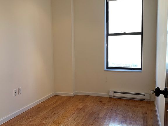 5th image of 10 Manhattan Ave Unit B4