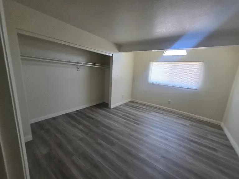 1420 E Date St — Photo 20