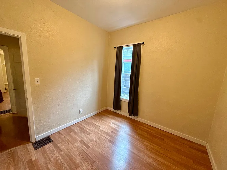 408 S 6th St E — Photo 11