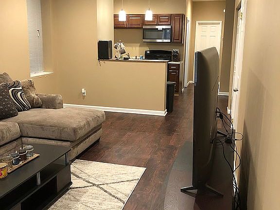 4th image of 4261-4263 Russell Blvd