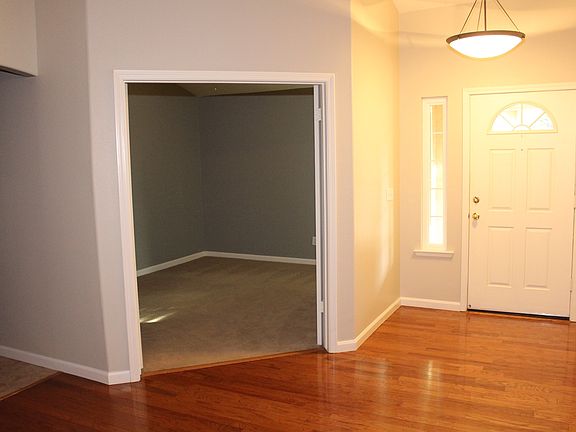 4th image of 2390 E Portland Ave