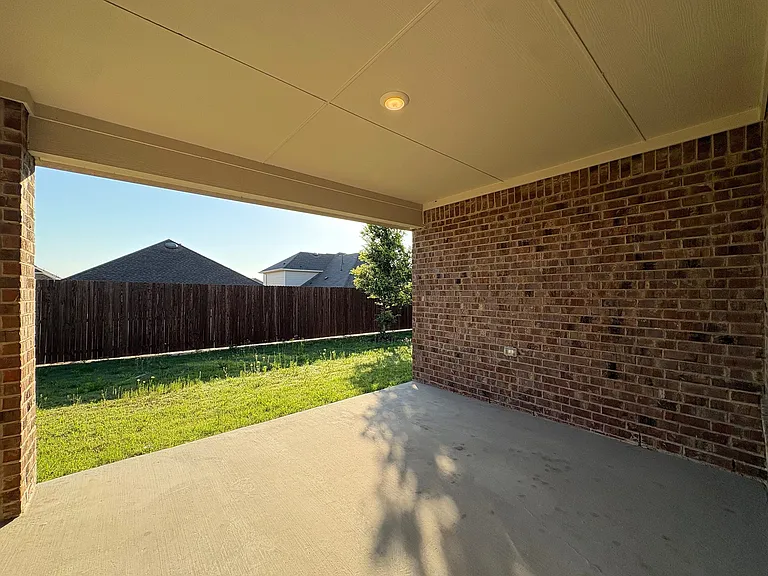 610 Union Dr — Photo 34