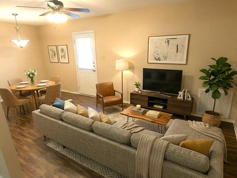 Holik Square Townhomes — Photo 24