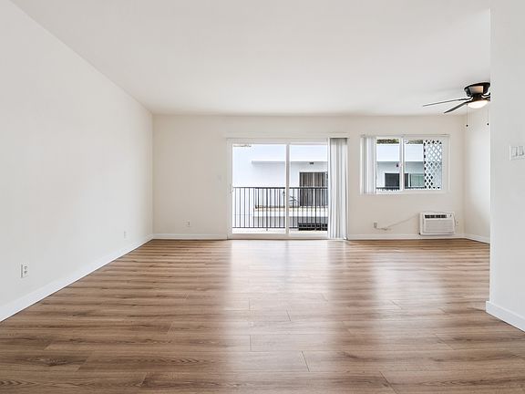 5th image of 16900 Parthenia St #11