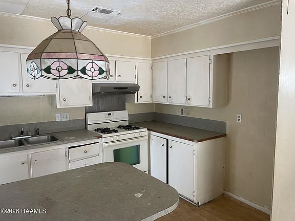 2nd image of 129 Lester St
