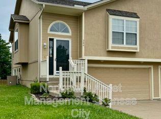 246 SW Chartwell Pl, Lees Summit, MO 64082