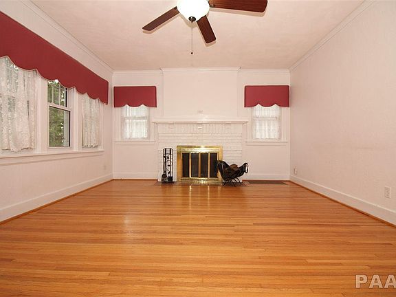 2nd image of 1119 E Elmhurst Ave