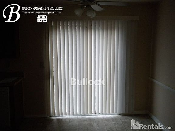 3rd image of 2932 Spruce Cir