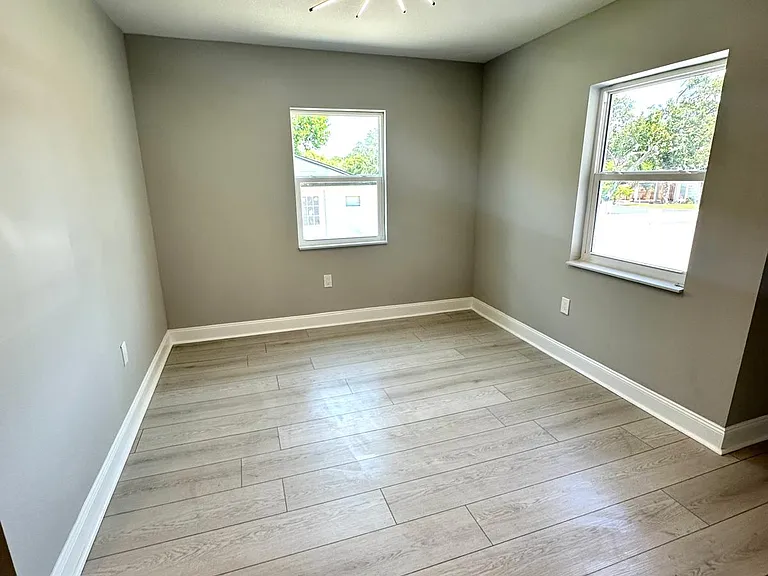 604 Lexington St — Photo 29