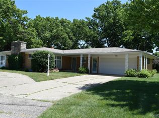 532 James Connis Dr, Flushing, MI 48433