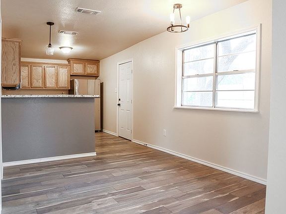 5th image of 821 E 22nd St