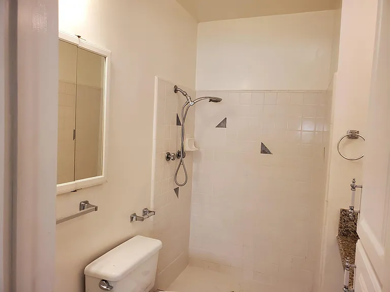 616 Broadway St #2 — Photo 7
