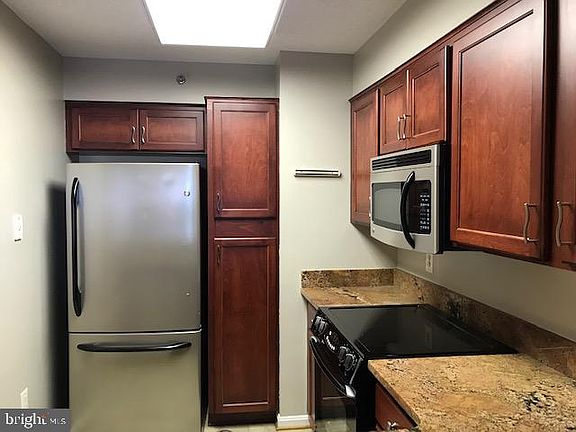 5th image of 2121 Jamieson Ave Unit 1-1004