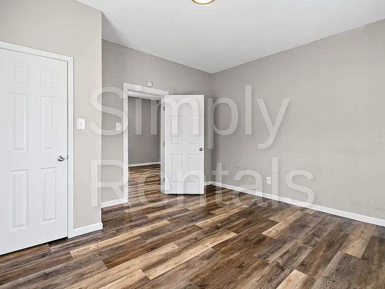 4214 Johnson St — Photo 15