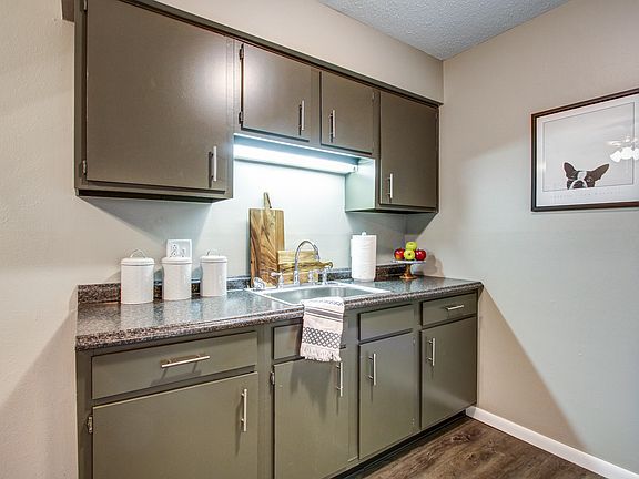 4th image of 1302 Brookview Dr #28da1ee8f