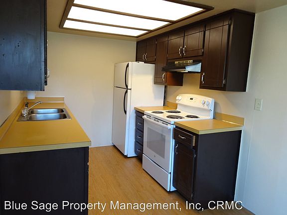 2nd image of 937 W 12th St APT D