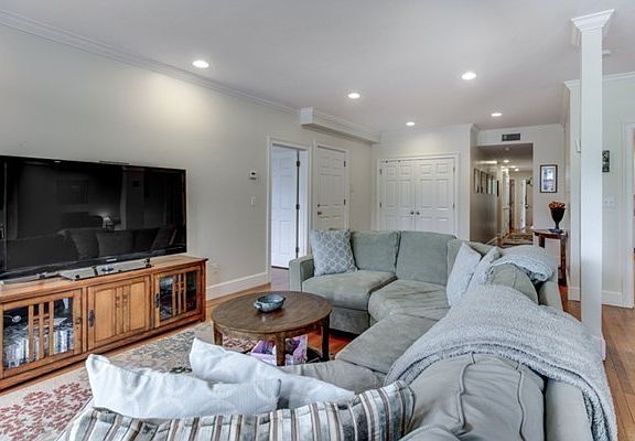 2nd image of 1120 Beacon St #301