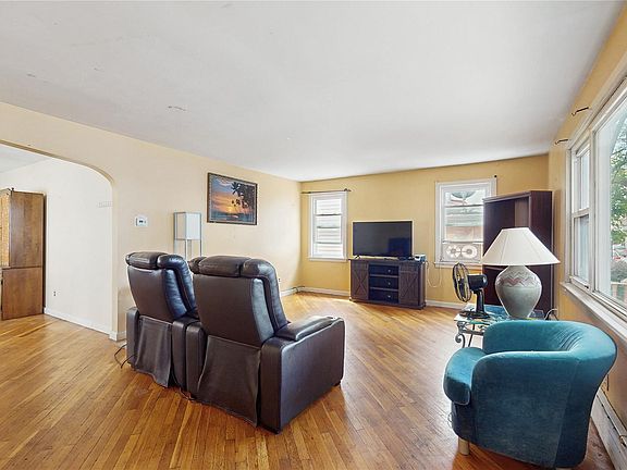 5th image of 987 E 42nd Street