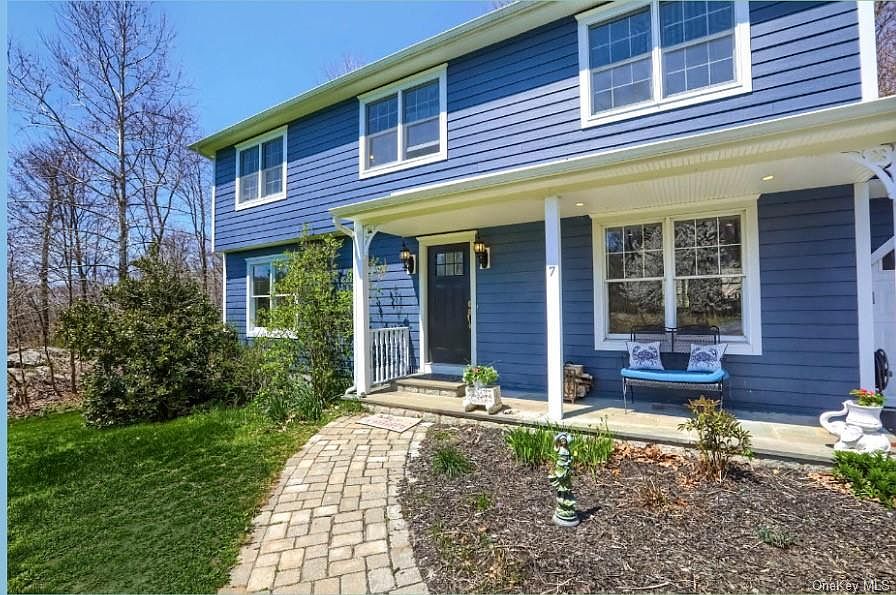 1st image of 7 Fox Den Ln