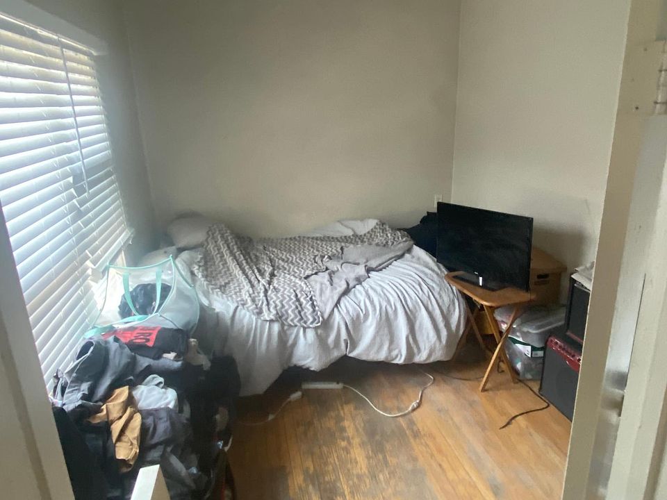 1st image of 726 W Roscoe St N #49h26x3fb