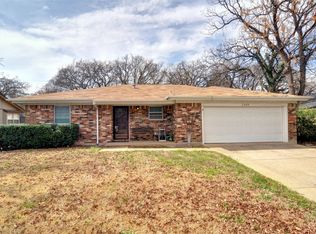 2806 Bent Tree Ln, Arlington, TX 76016