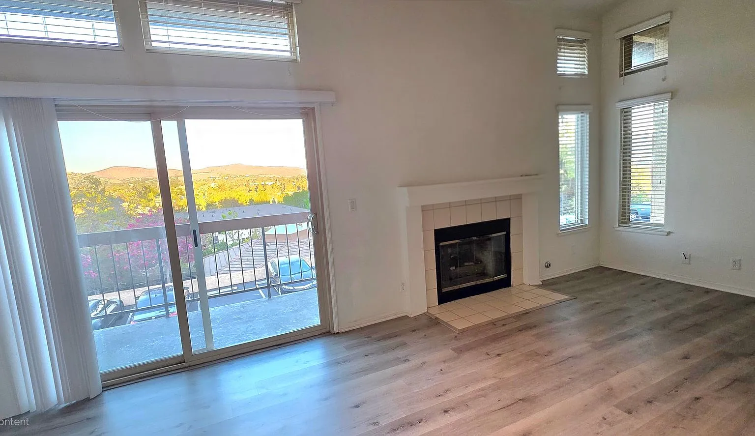 Thousand Oaks Town Home with Amazing Views Including a Two Car Garage — Photo 1