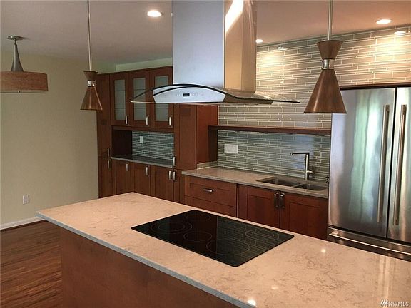 4th image of 733 Lake St S APT 302