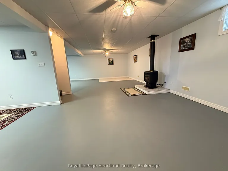 260 Martha St — Photo 12