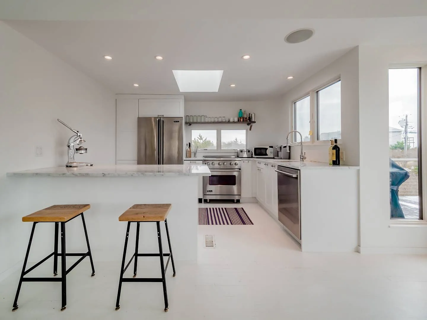 Contemporary in Amagansett Dunes — Photo 4