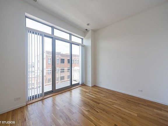 5th image of 2157 N Damen Ave
