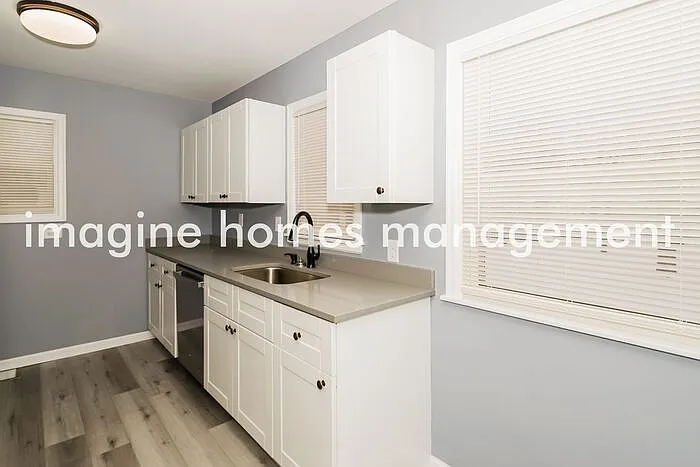 3 bed, 1.0 bath, 1472 sqft, $2,499 — Photo 4
