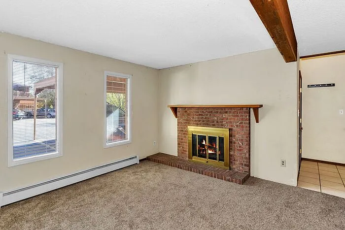 3 bed, 2.5 bath, 1455 sqft, $1,825 — Photo 3