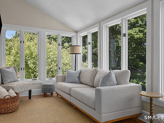 5th image of 24 Island Hill Avenue