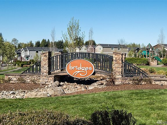 Surprisingly, highway 18 with access to I-90 or Hwy 167 and I-5 is only minutes away.