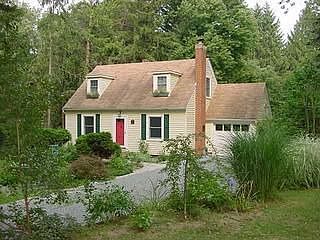 2nd image of 160 Cherry Ln