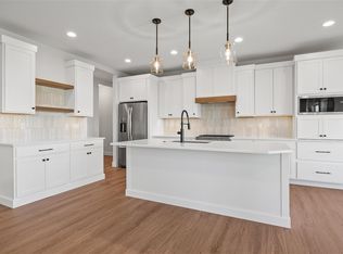 910 17th Ave SW, Mount Vernon, IA 52314