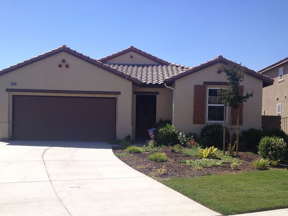 Great curb appeal! 