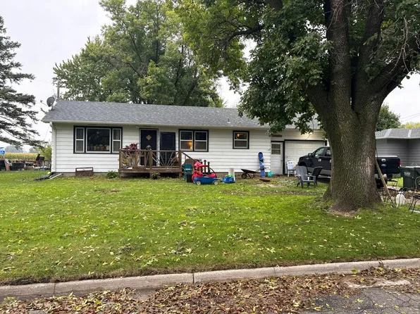 280 7th St W, Hector, MN 55342