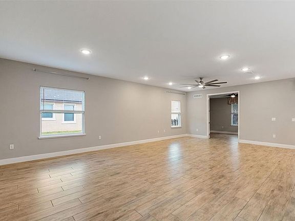 4th image of 714 Oaks Shores Rd