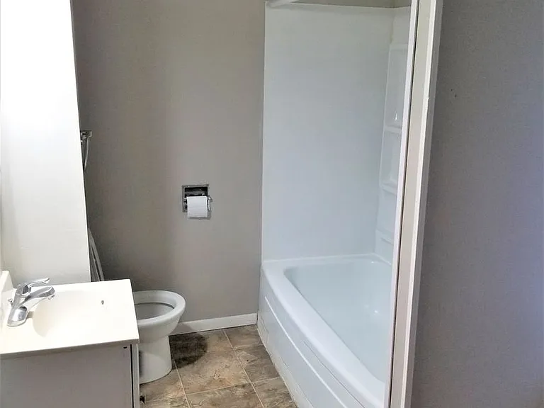 1019 Stark St — Photo 10