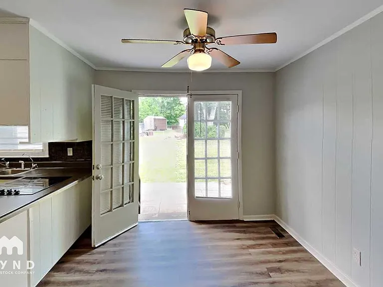 877 Twin Lake Dr NE — Photo 6