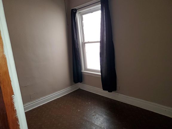 3rd image of 10554 S Avenue L