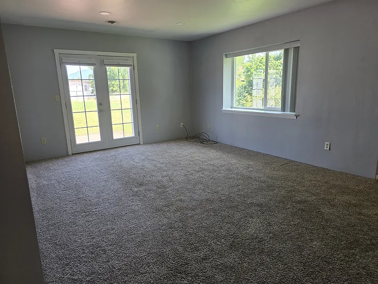 2368 Redwood Ave — Photo 10