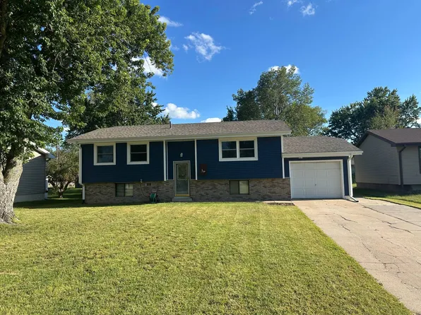 811 W 10th St, Schuyler, NE 68661