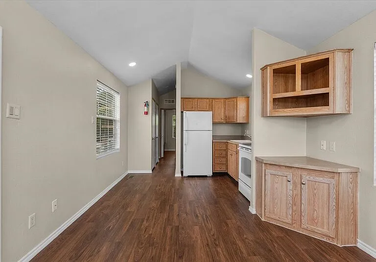 2400 Green River Ln #85 — Photo 6