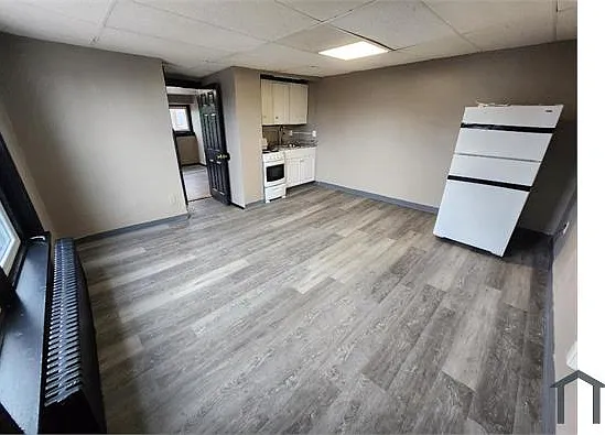 1304 W Walnut St — Photo 2