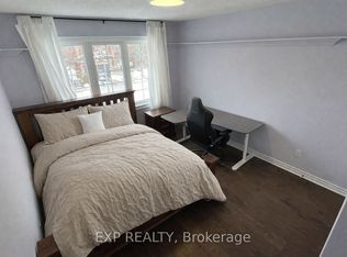 94 Lensmith Dr Unit B, Aurora, ON L4G 6R9