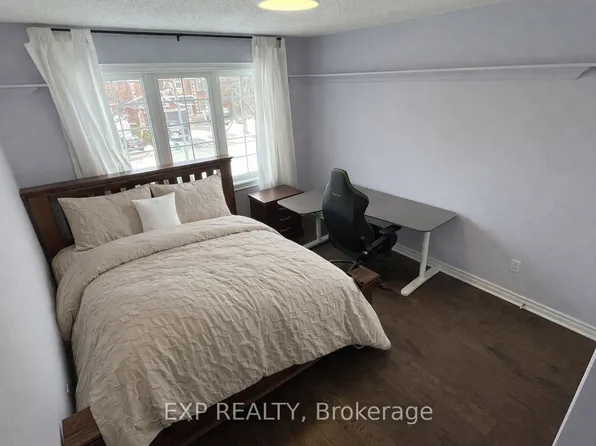 94 Lensmith Dr, Aurora, ON