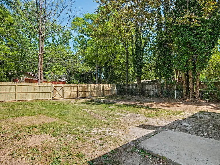 512 Bancroft Ave — Photo 5